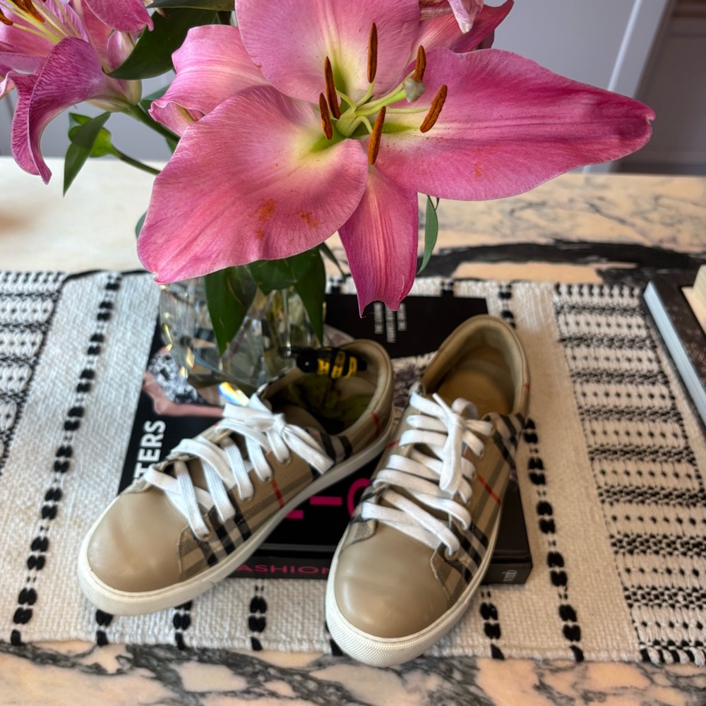 Authentic BURBERRY Jack Vintage Check Low Top Sneakers. - Picture 2 of 12